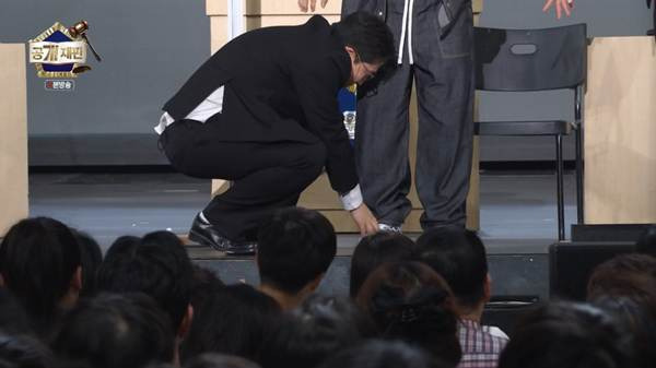 방송 중에 양말까지 벗고 키를 쟀다는 개그맨.jpg