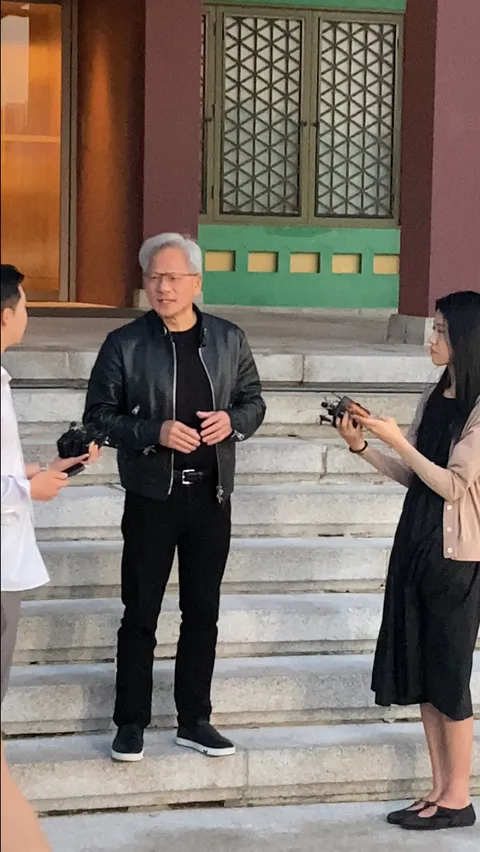 젠슨 황… 오늘은 국뽕에 취한 하루 입니다