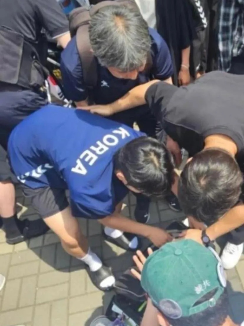 잠실 현상황) 지나가는 여성 직원분 성추행하면서 검열 중임....x