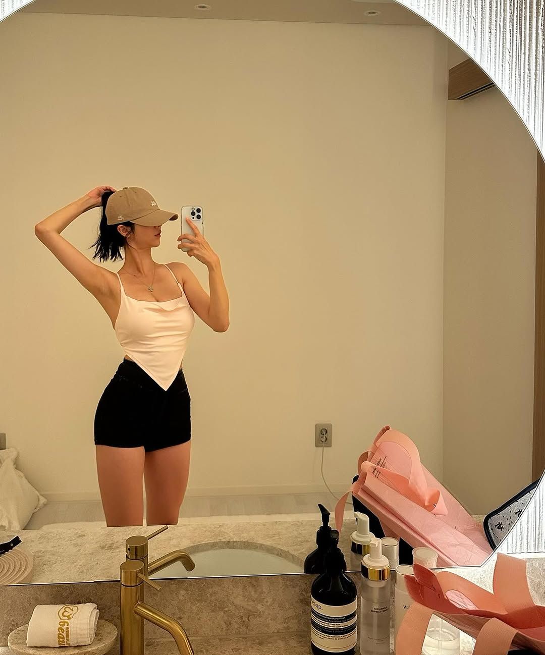 ㅇㅎ)몸매 좋은 누나들 다소 야한 사진영상 많은 쇼핑몰 인스타.jpg