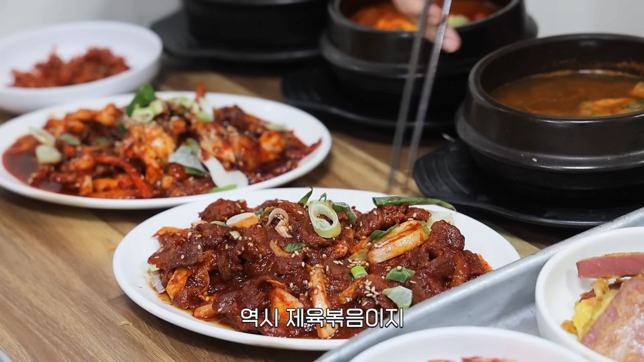 새벽 6시에 백반집에서 먹방하는 쯔양 근황