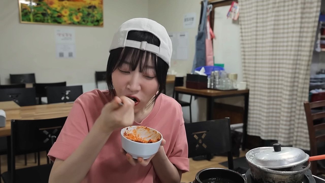 새벽 6시에 백반집에서 먹방하는 쯔양 근황