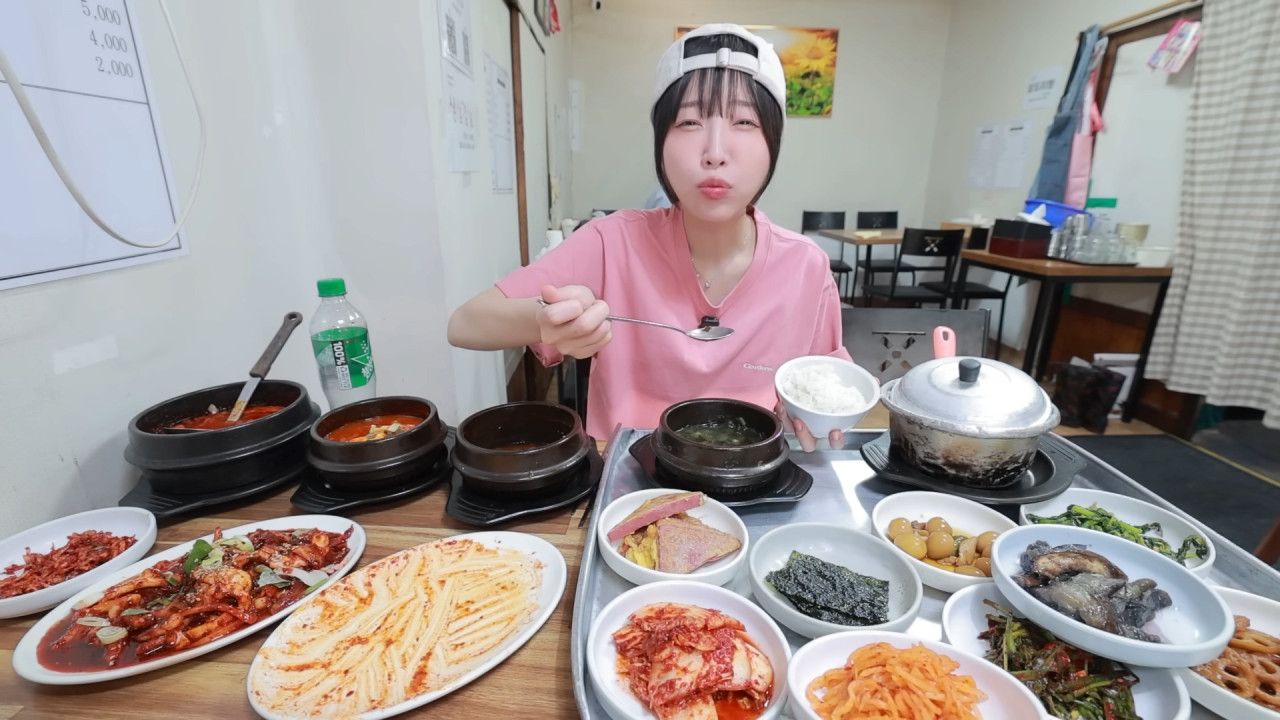 새벽 6시에 백반집에서 먹방하는 쯔양 근황