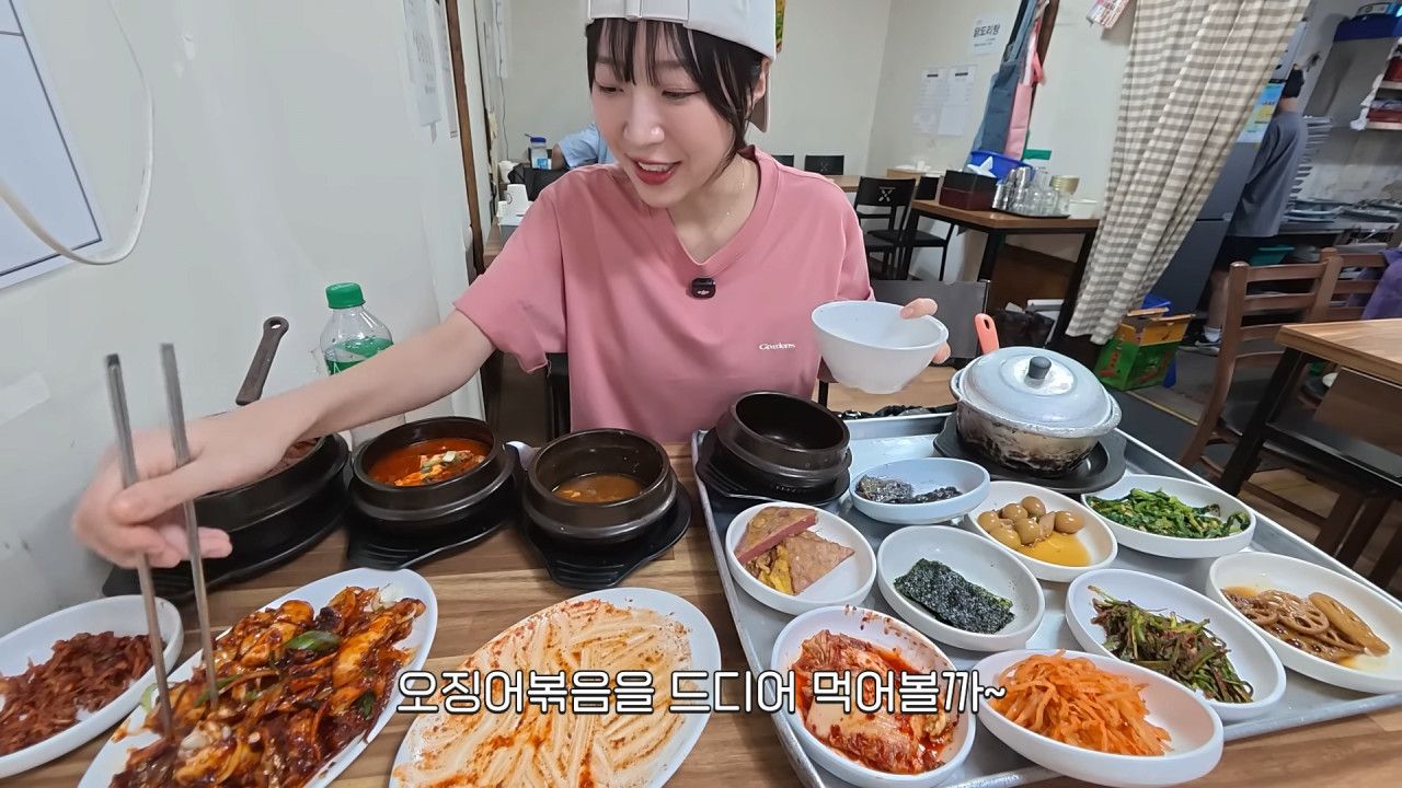 새벽 6시에 백반집에서 먹방하는 쯔양 근황