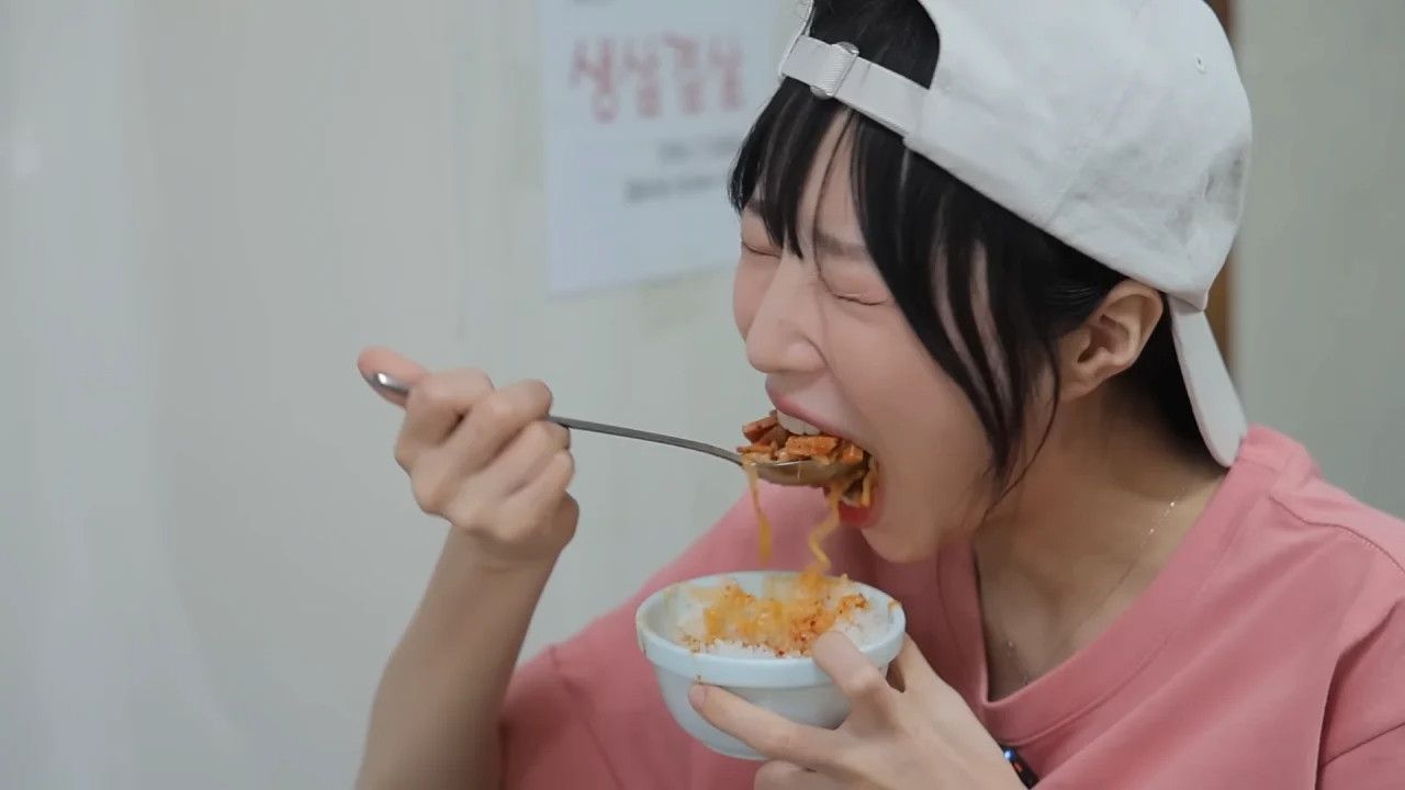 새벽 6시에 백반집에서 먹방하는 쯔양 근황