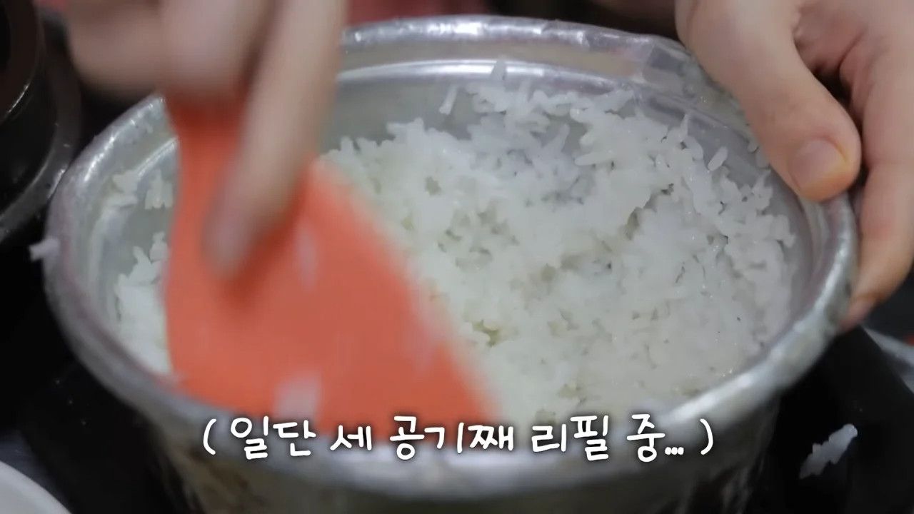 새벽 6시에 백반집에서 먹방하는 쯔양 근황