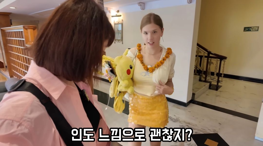 인도에서 미니스커트 입은 여자.jpg