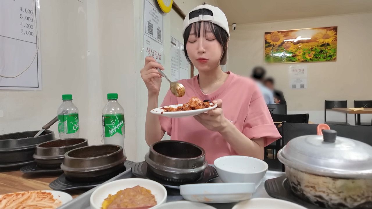 새벽 6시에 백반집에서 먹방하는 쯔양 근황