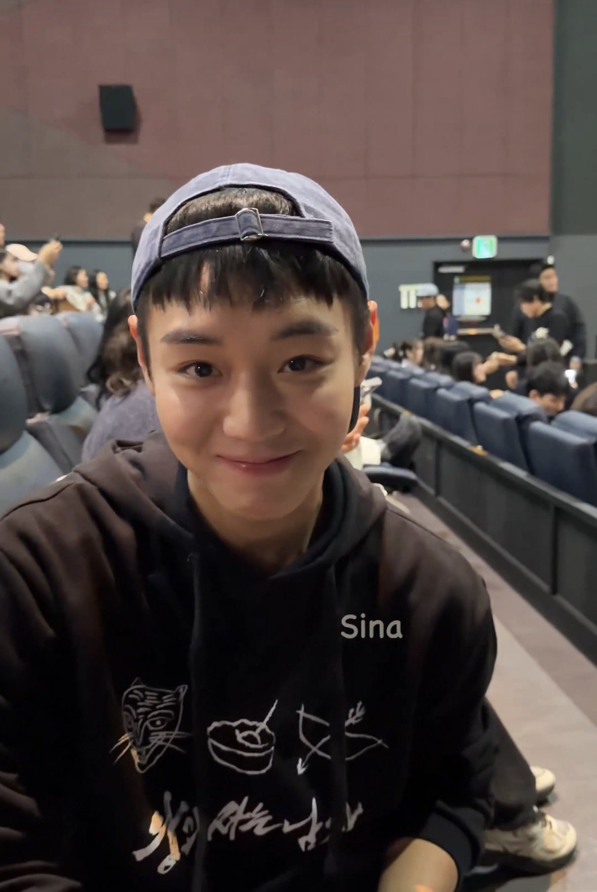 취사병 준비과정 중 점점 짧아지는 머리에도 굴하지 않는 박지훈 얼굴(+무인짤 추가)
