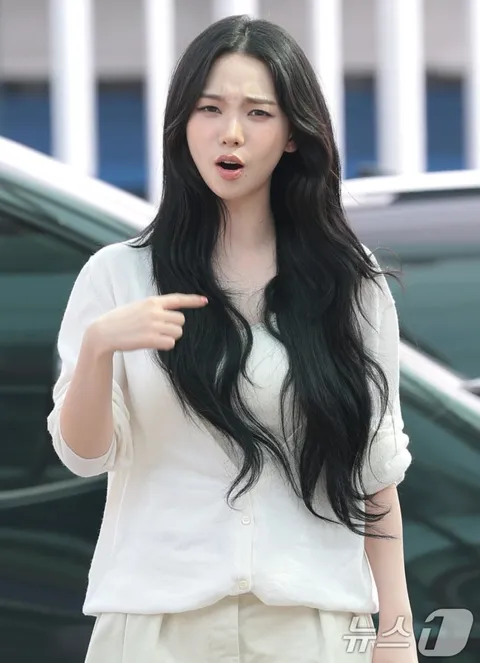 멕시코로 월드컵 응원 가는 에스파 와 권은비