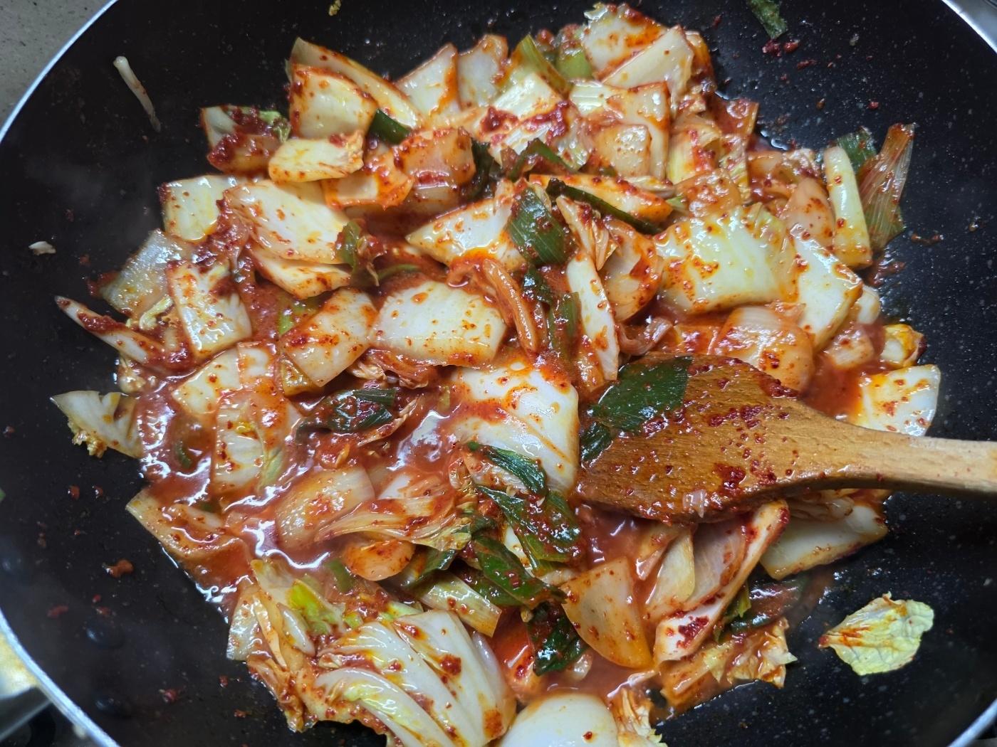 직장에서 3천원씩 걷어서 해먹는 점심 닭개장칼국수