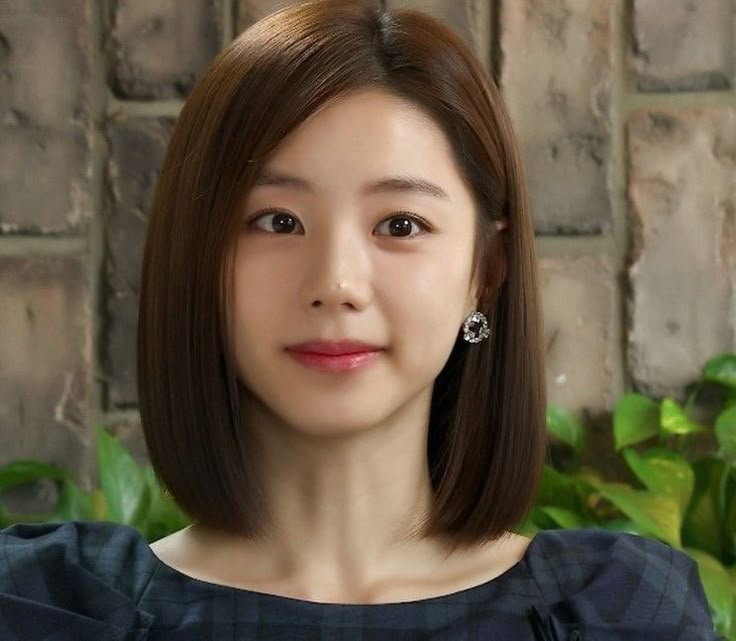 Q. 단발병 일으키는 여자연예인하면 제일 먼저 생각나는 연예인은????.jpgif
