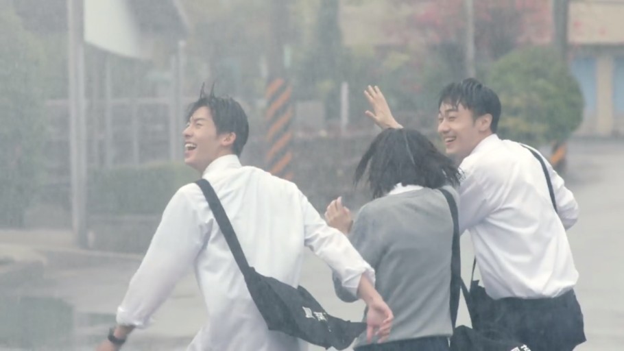 같이 비 맞아주는 사람 vs 비 막아주는 사람