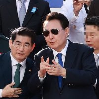 尹, 일반이적.징역 30년.'계엄명분 삼으려 北도발'