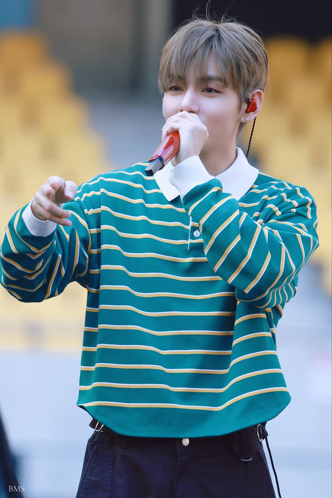 실시간 세월 거꾸로 흘러간것같은 방탄소년단 뷔