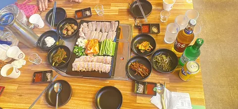 가족들과 외식으로 홍어삼합 먹었네요