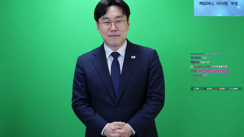 AI) 지피티한테 의뢰한 둥근안경 정장 진보캐넌