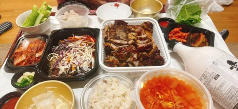 텃밭에 약주고 고기 한입 했습니다