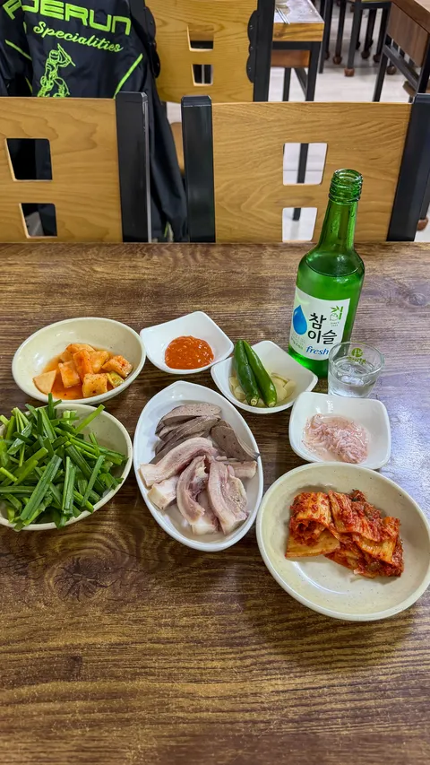 전라북도 군산시 만흥집.