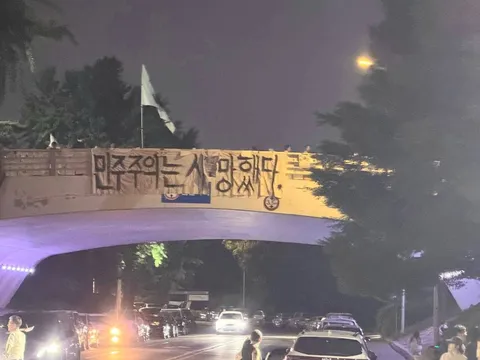 [제보] 올림픽공원에 걸린 현수막.jpg
