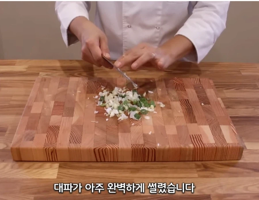 인방) 고증에 철저한 요리 유튜버