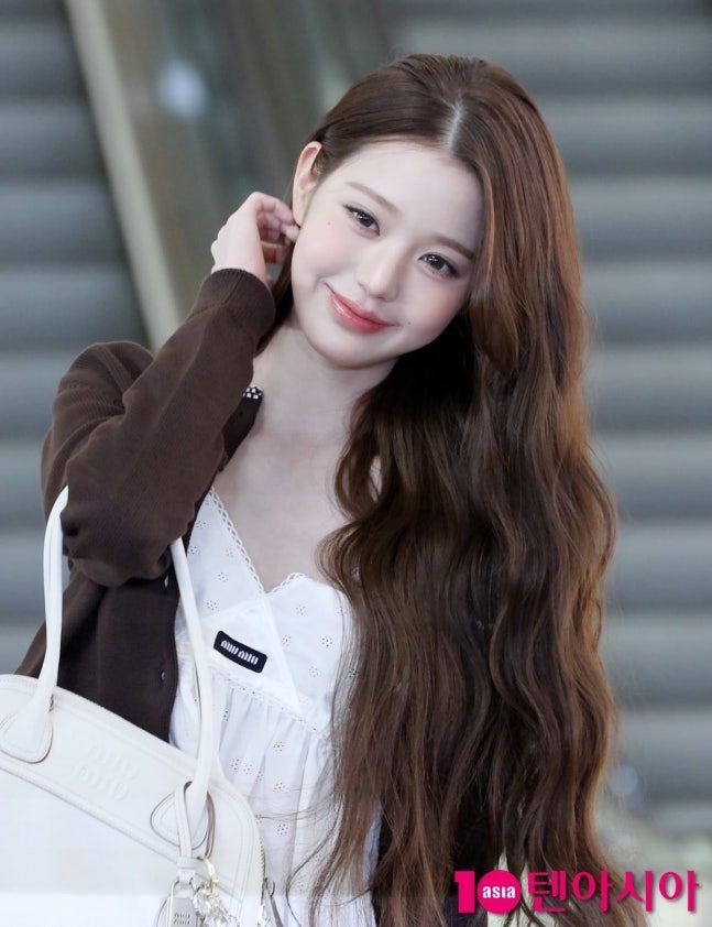 "장원영, 출국 절차상 문제 없었다"…태도 논란에 한국공항공사 답변은