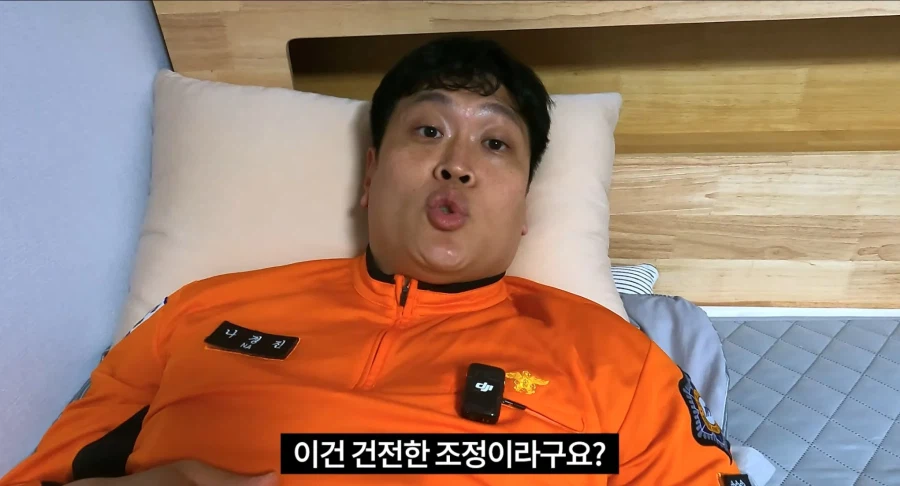 기쁜 일을 나누는 소방관 삼촌