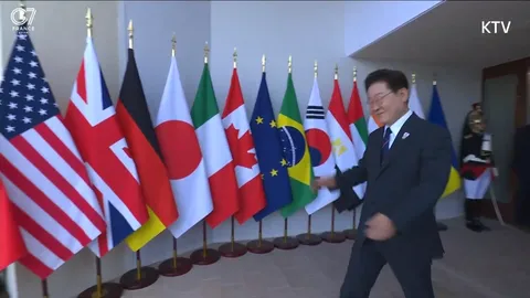 G7회의 참석 잼프에 대한 마크롱의 스킨십 & 트럼프 등등