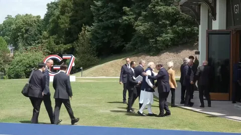 G7회의 참석 잼프에 대한 마크롱의 스킨십 & 트럼프 등등