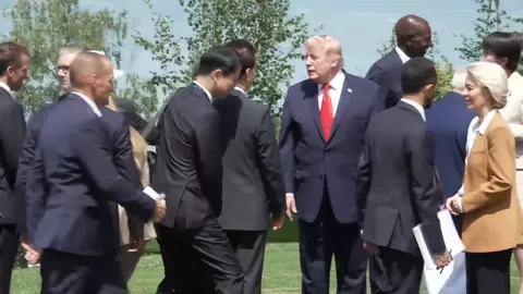 G7회의 참석 잼프에 대한 마크롱의 스킨십 & 트럼프 등등