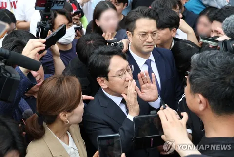 송파개표소 봉쇄 시위로 되돌아가는 민주당 의원들
