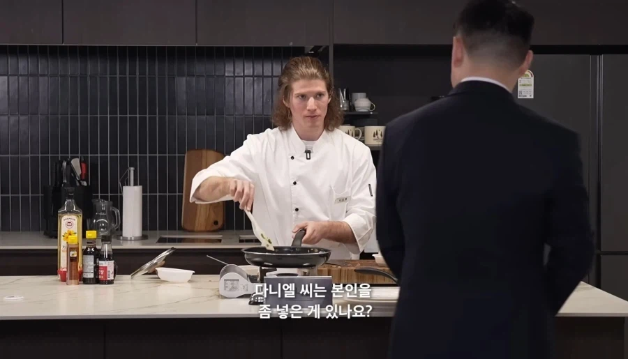 암살각을 재는 조나단과 지지않는 나폴리 맛피자