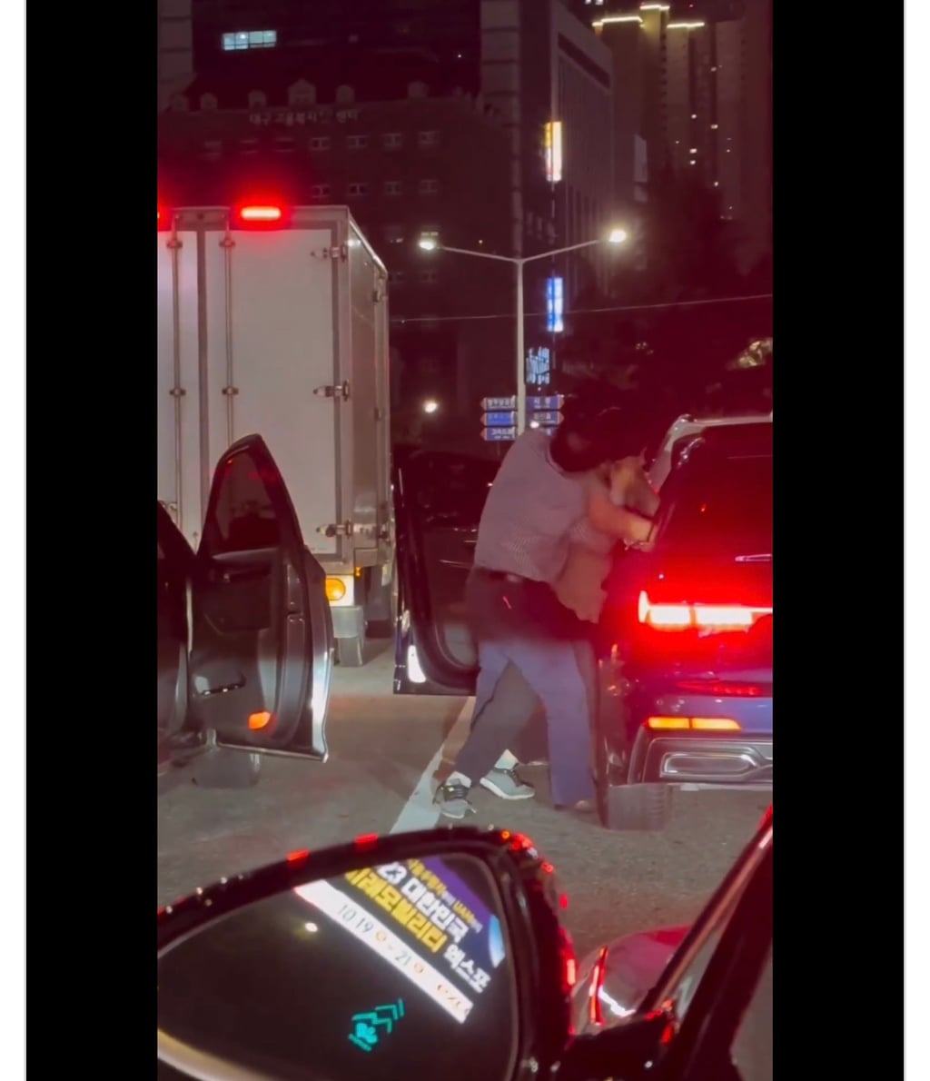 23년도에 난리났었던 옆 차량 여성 머리채 뜯는 지적장애인남