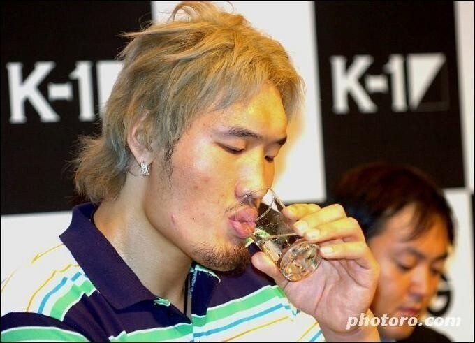 소주잔으로 보는 연예인 얼굴크기 체감