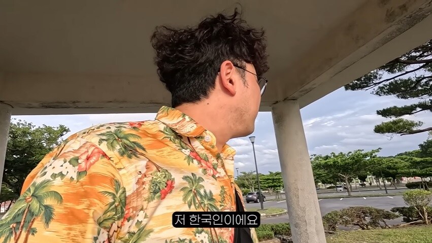 오키나와에서 극우 일본인을 만난 여행 유튜버 . JPG