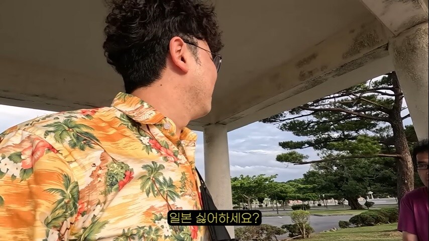 오키나와에서 극우 일본인을 만난 여행 유튜버 . JPG