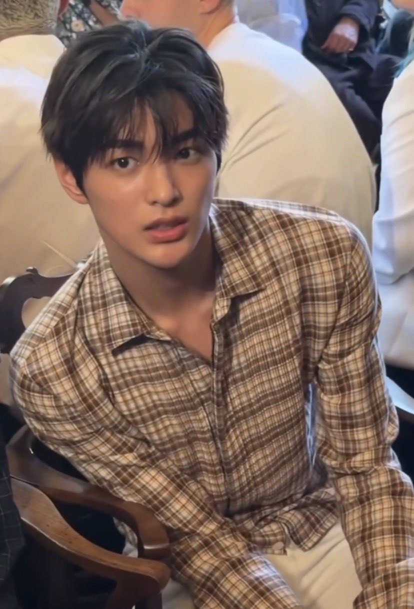 오늘 파리 디올쇼  코르티스 건호