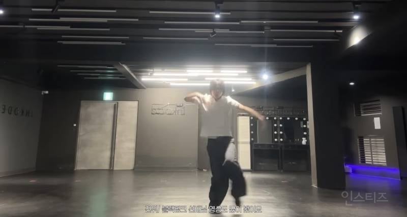 신인치고는 다소 파격적인 어린 시절 공개.jpg