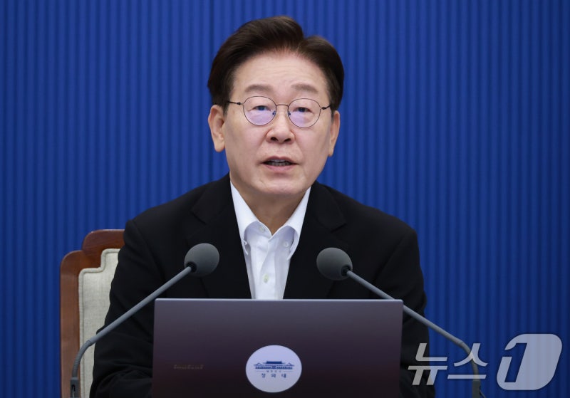 李대통령 "획기적 전략산업 다극화 필수…수도권-지방 윈윈 청사진 예정