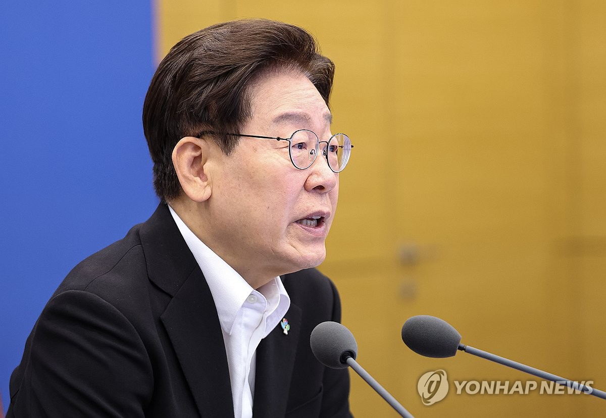 李대통령 "획기적 전략산업 다극화 필수…수도권-지방 윈윈 청사진 예정