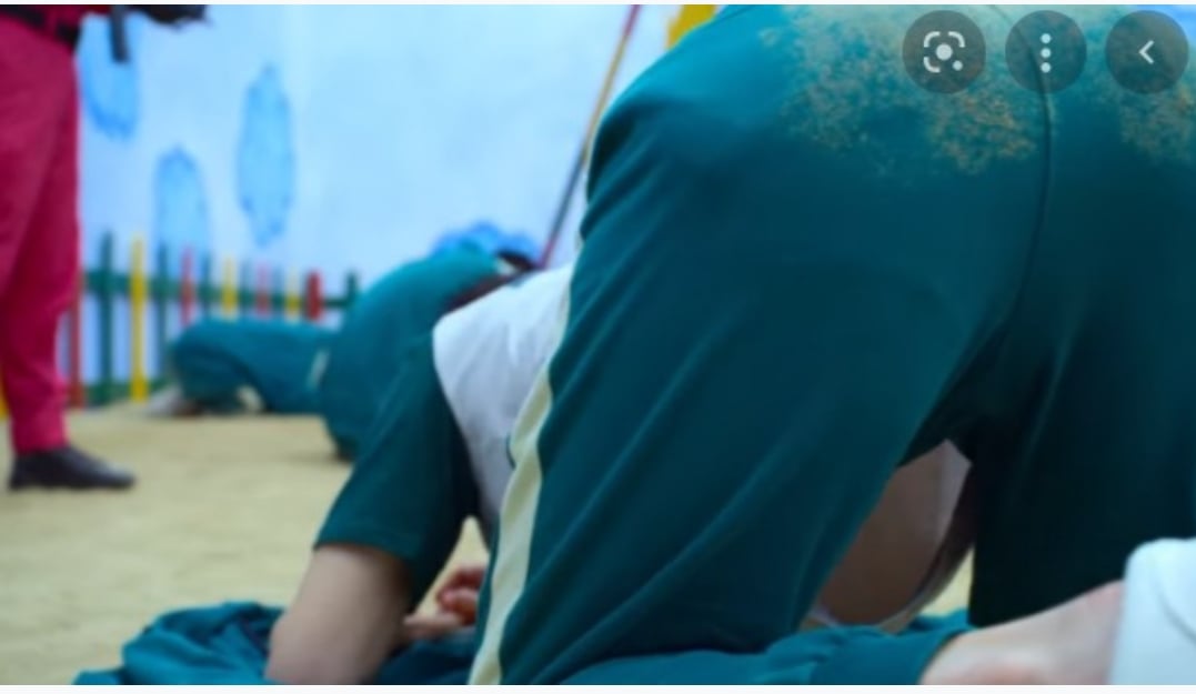 한국인들이 세계의 나머지가 《기생충》과 《오징어 게임》을 봤다는 사실을 완전히 잊어버린 게 웃기네
