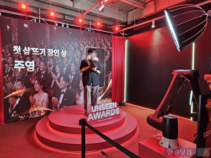 2030 직장인들 '눈물 펑펑'…성수동 팝업에 무슨 일이 [현장+]