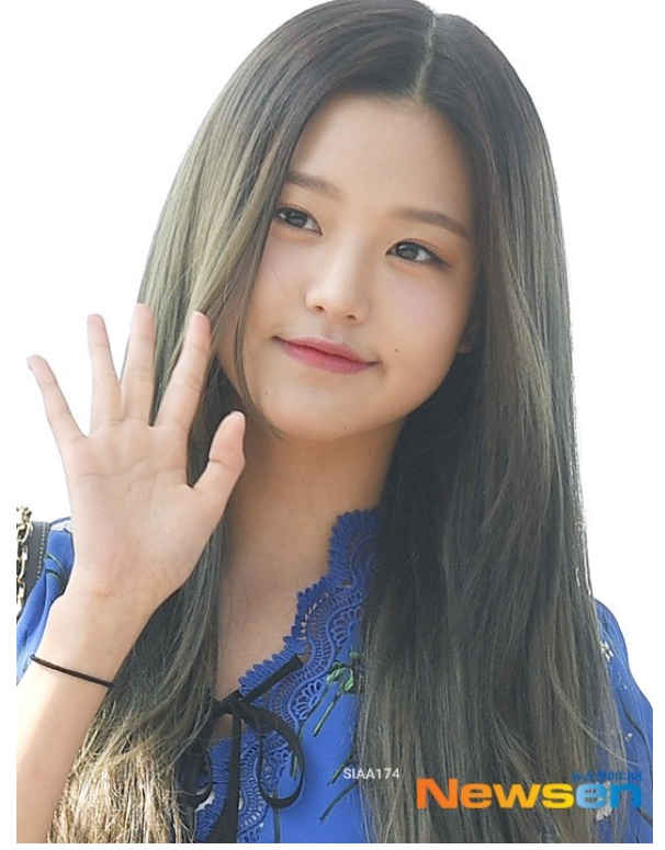 ㄷㄷㄷㄷ 장원영 자연미인 아니였군요.