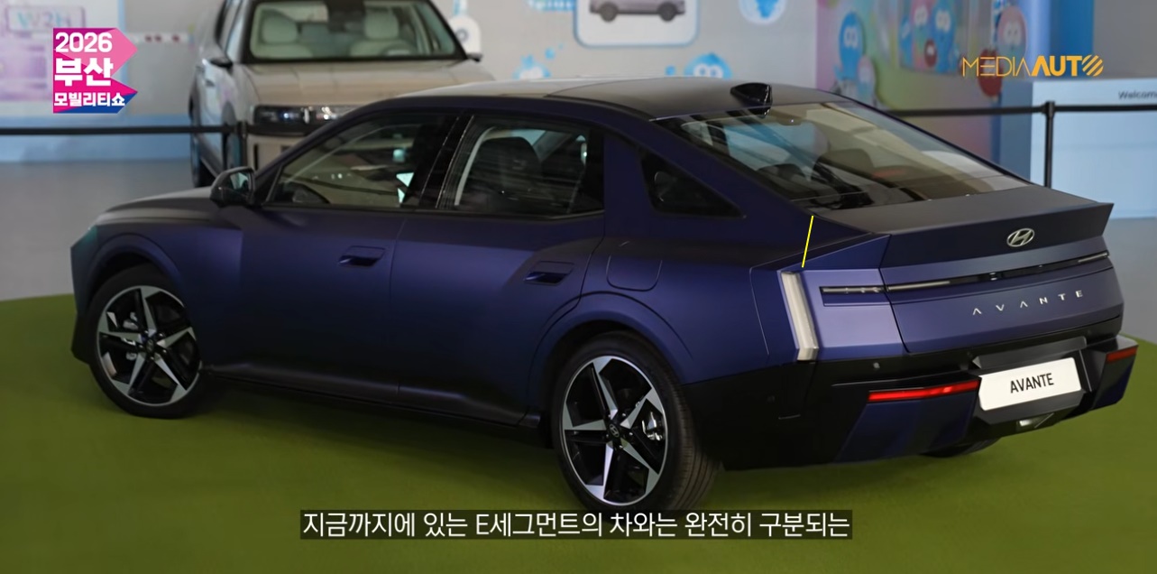 신형 아반떼 트렁크 살벌한데요?ㄷㄷㄷ