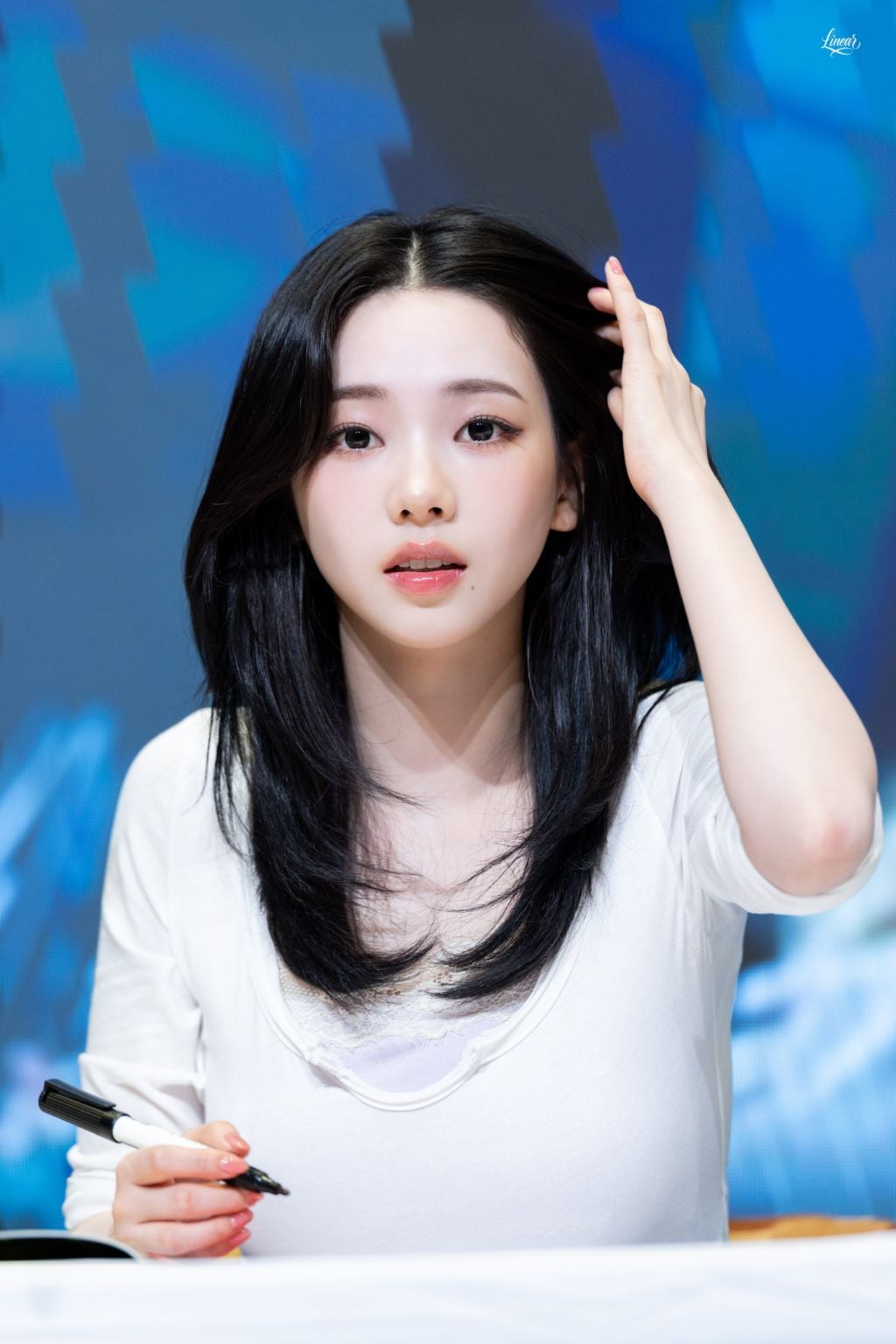 의문의 인형을 받고 경악한 카리나 ㅋㅋ