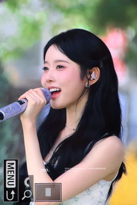 시은 - 박남정 마스크 벗기고 볼 잡아 흔들기