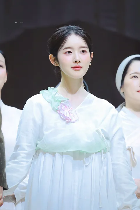 시은 - 박남정 마스크 벗기고 볼 잡아 흔들기