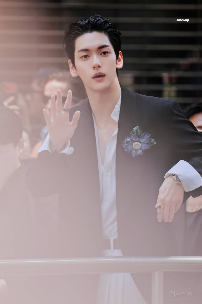Dolce & Gabbana Men's S/S 2027 show 초청받은 한국 연예인