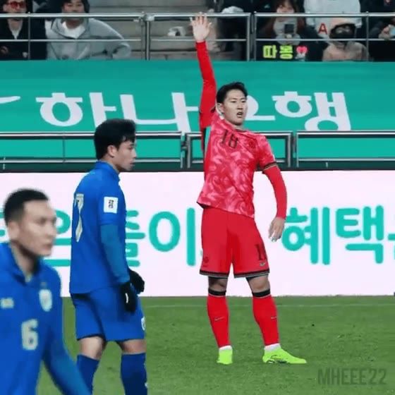 남아공 패배후 이강인 감정폭발한 이유.gif
