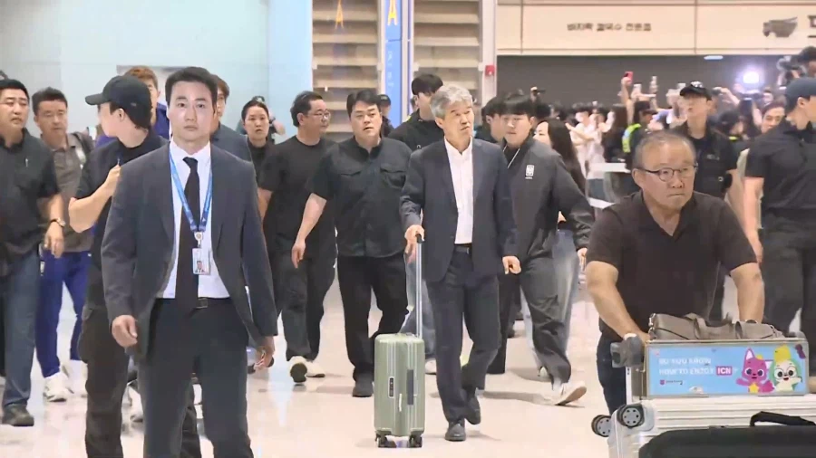 홍명보 인천공항 탈출 성공